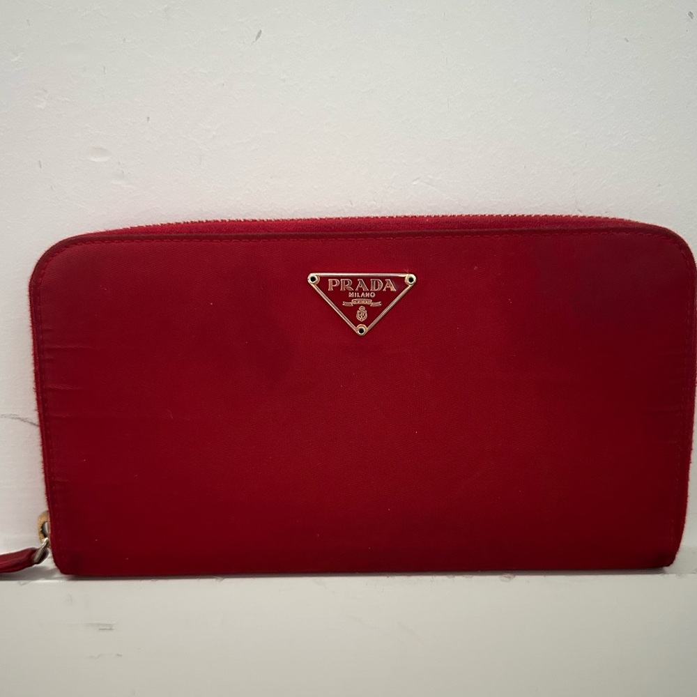 RED PRADA ZIP WALLET